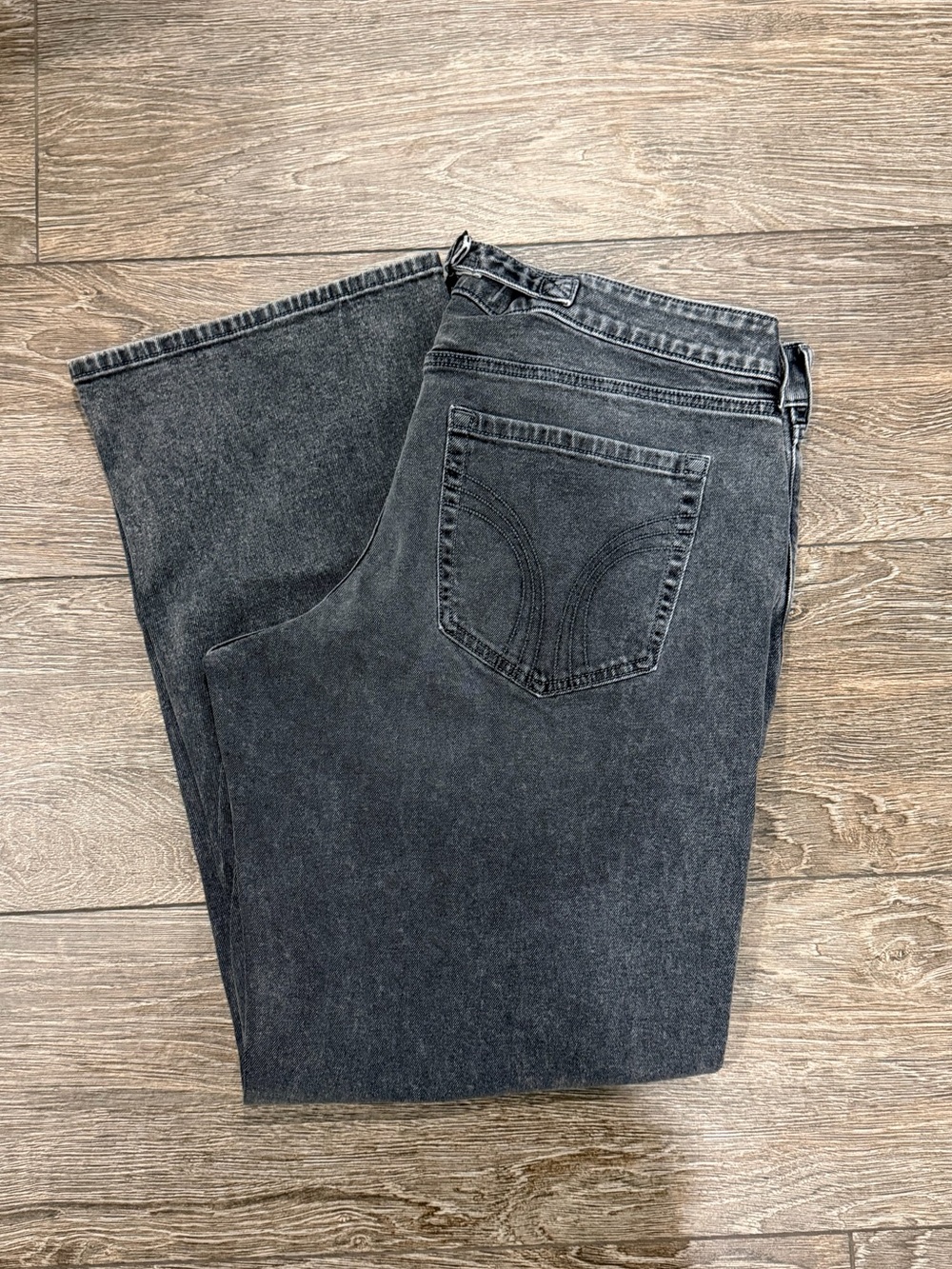 NWT Hollister Andi Adjustable Waist Low-Rise Back Buckle Baggy Jeans Gray Jeans